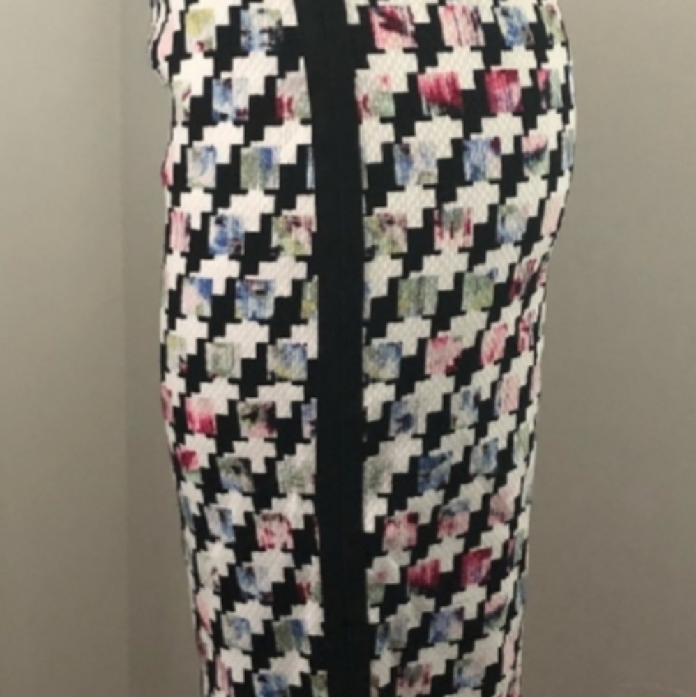 🌸 WHBM Multi-colored Houndstooth Pencil Skirt 🌸 - Picture 3 of 8